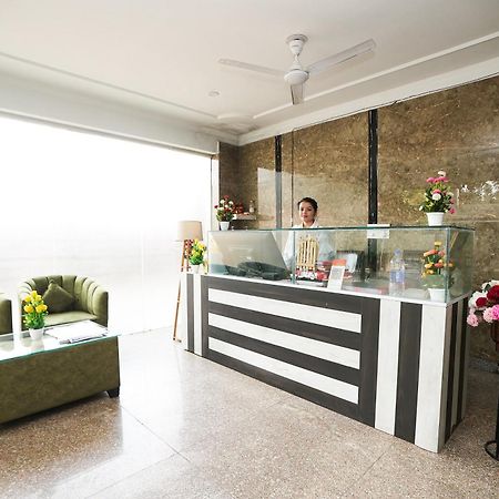 Tanvi Premium Residency Near Artemis Hospital, Gurugram Hotel Gurgaon Buitenkant foto