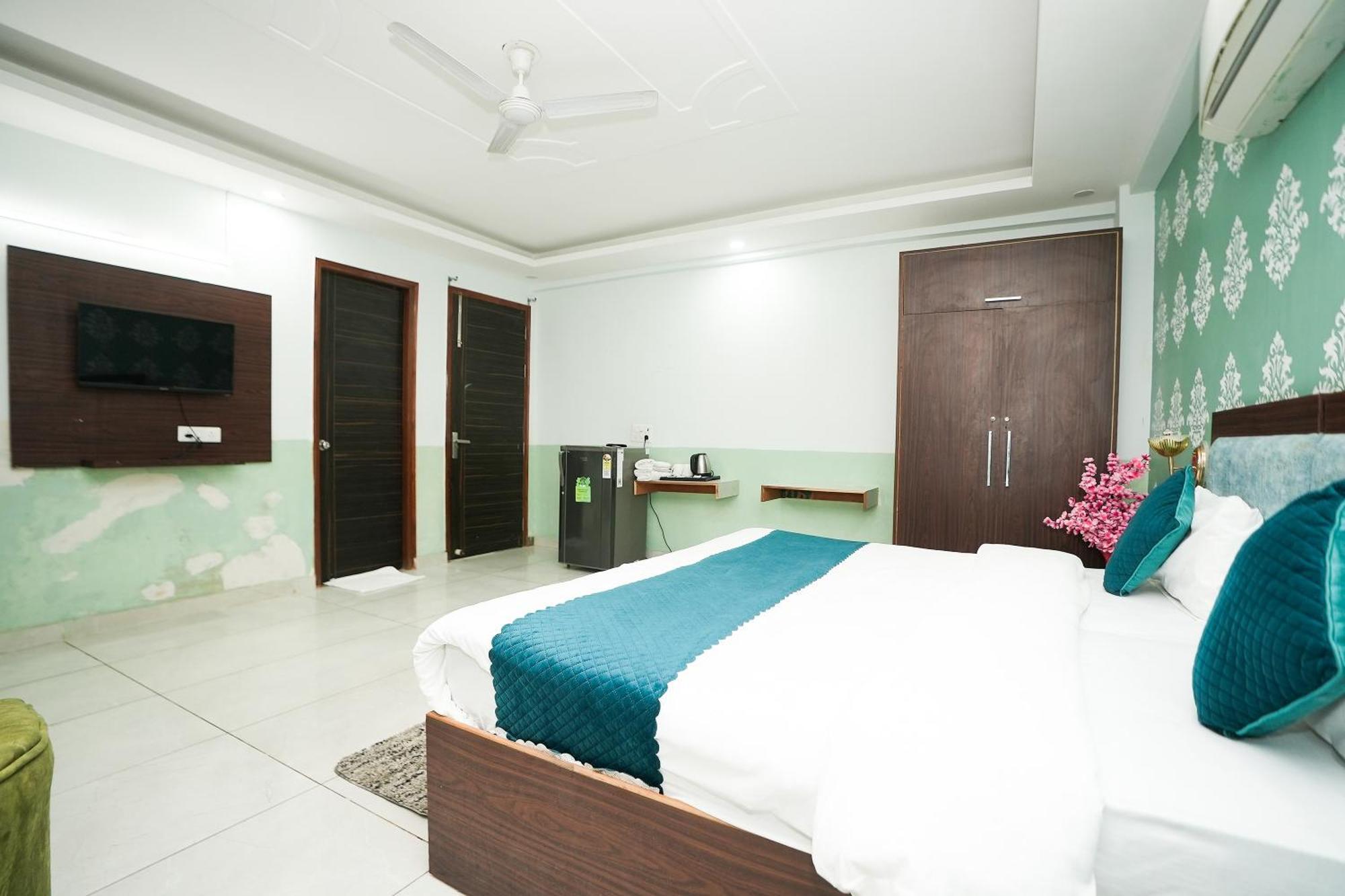 Tanvi Premium Residency Near Artemis Hospital, Gurugram Hotel Gurgaon Buitenkant foto