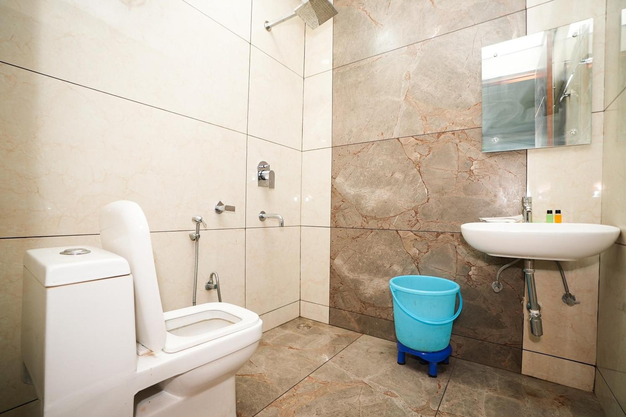 Tanvi Premium Residency Near Artemis Hospital, Gurugram Hotel Gurgaon Buitenkant foto