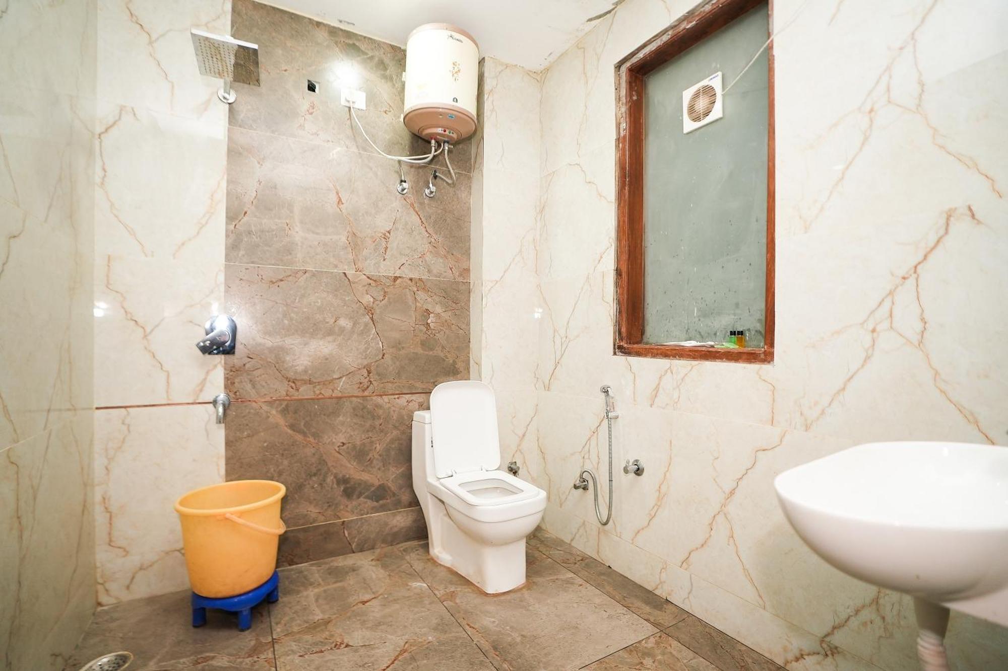 Tanvi Premium Residency Near Artemis Hospital, Gurugram Hotel Gurgaon Buitenkant foto