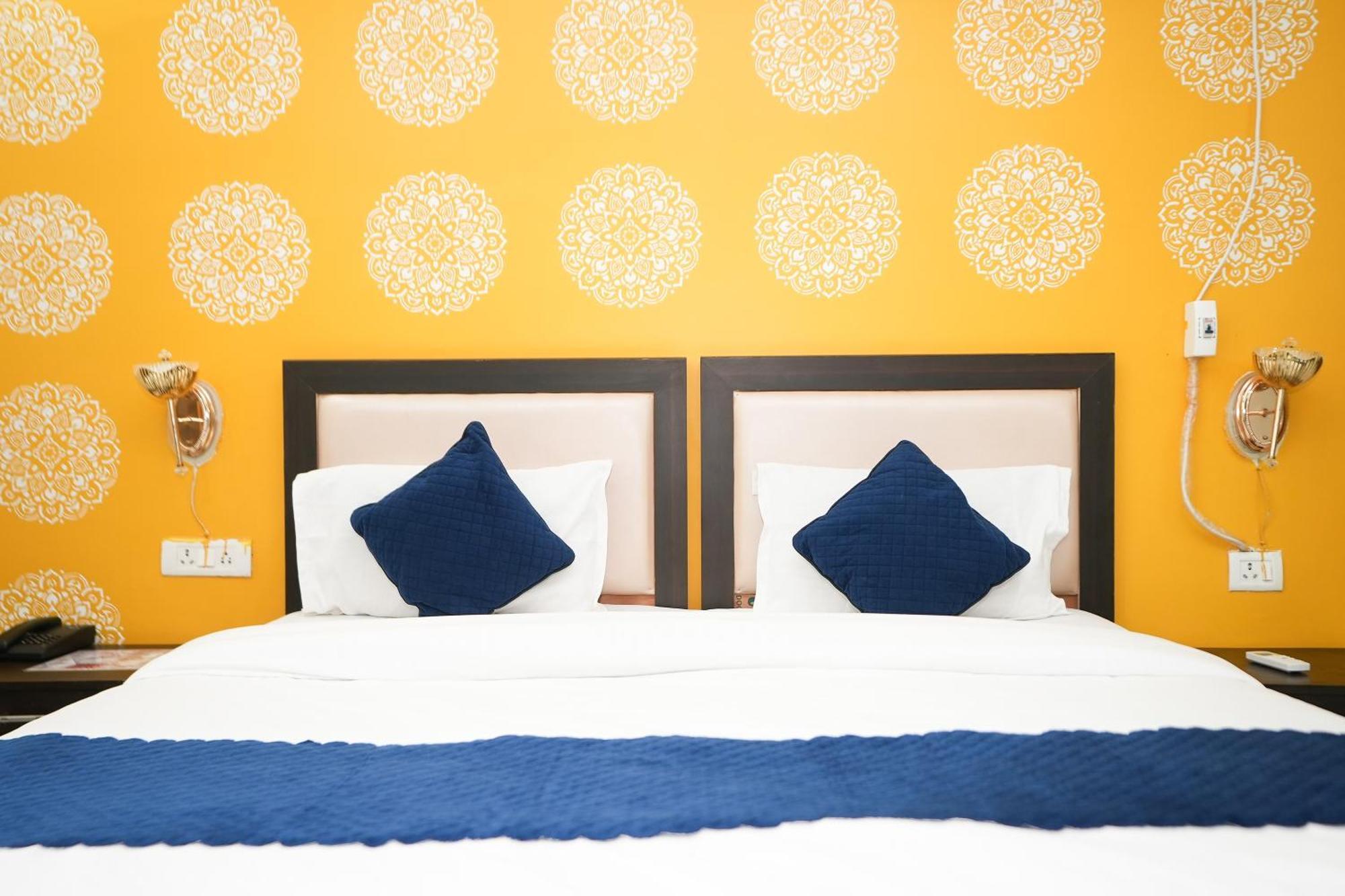 Tanvi Premium Residency Near Artemis Hospital, Gurugram Hotel Gurgaon Buitenkant foto