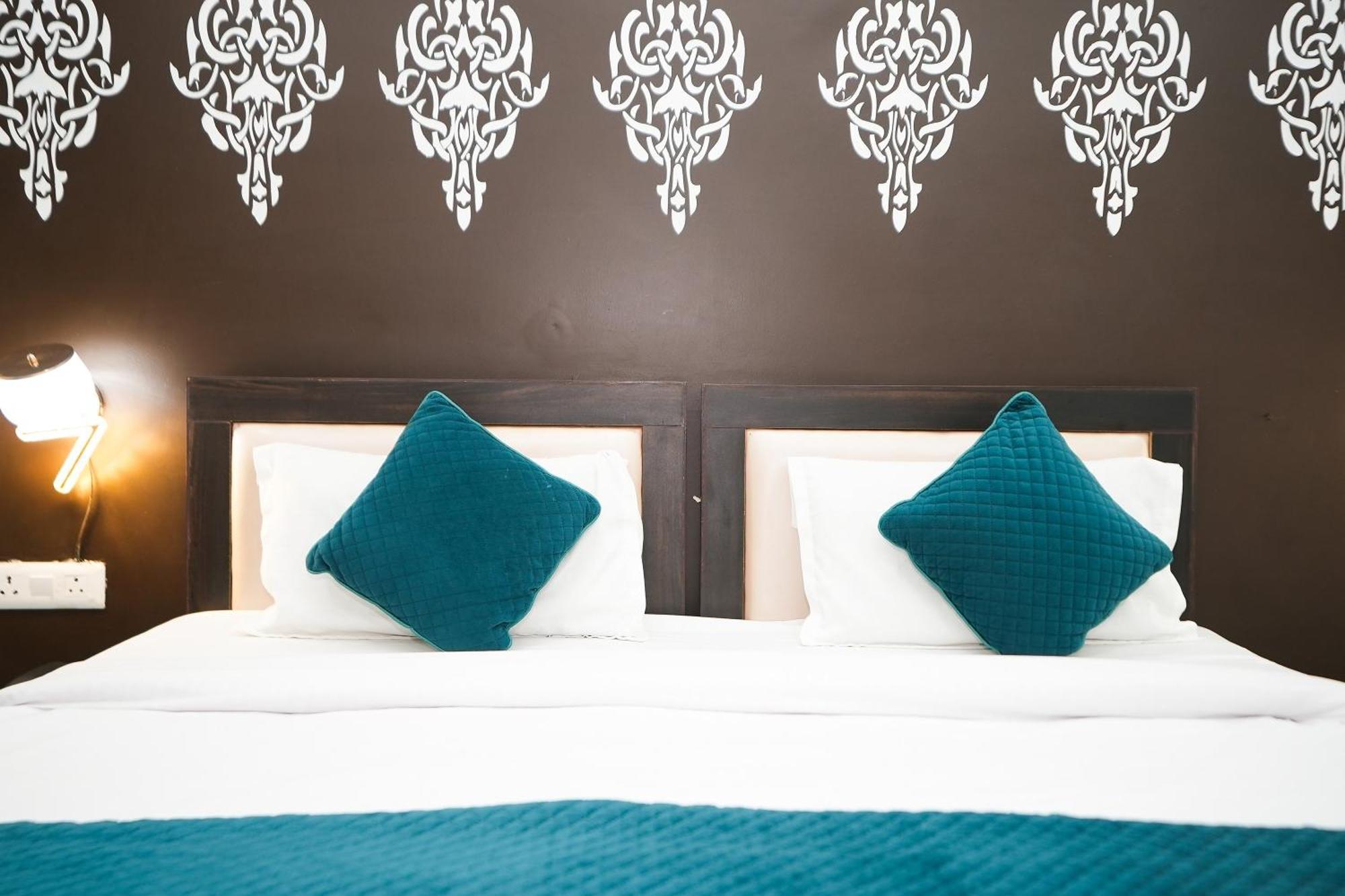 Tanvi Premium Residency Near Artemis Hospital, Gurugram Hotel Gurgaon Buitenkant foto