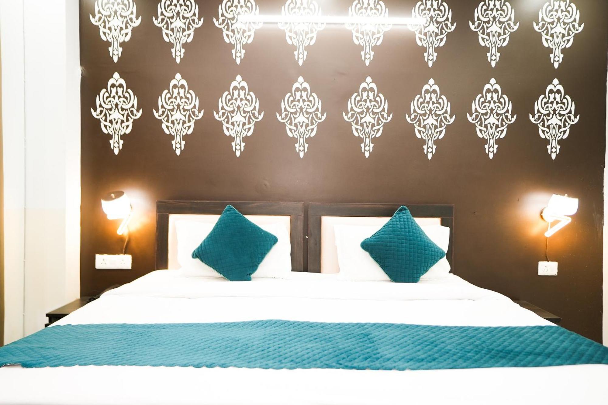 Tanvi Premium Residency Near Artemis Hospital, Gurugram Hotel Gurgaon Buitenkant foto