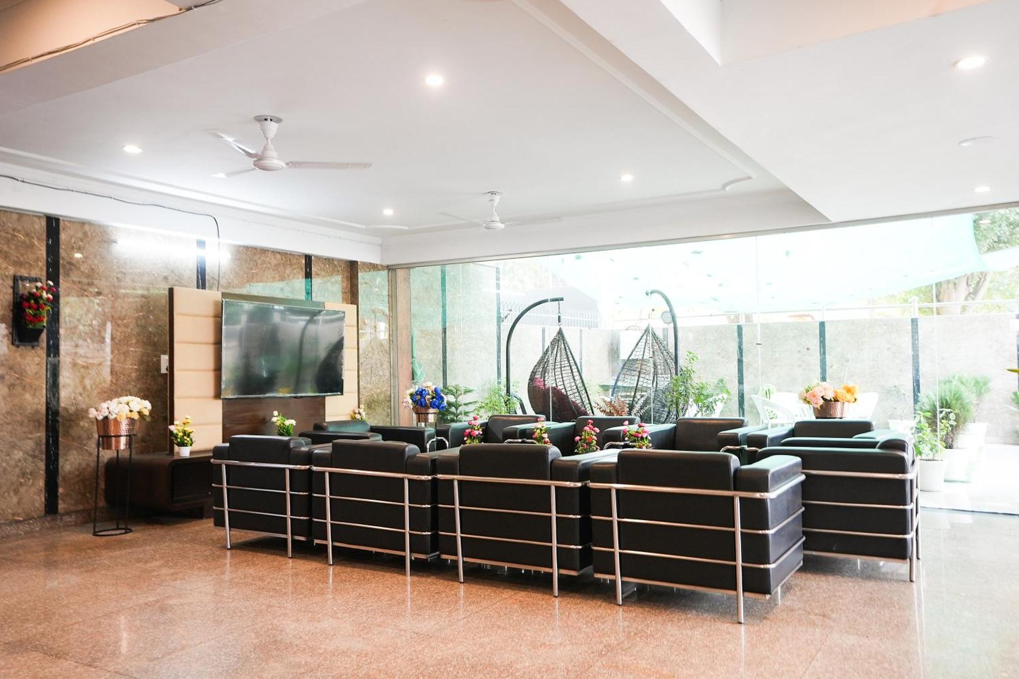 Tanvi Premium Residency Near Artemis Hospital, Gurugram Hotel Gurgaon Buitenkant foto
