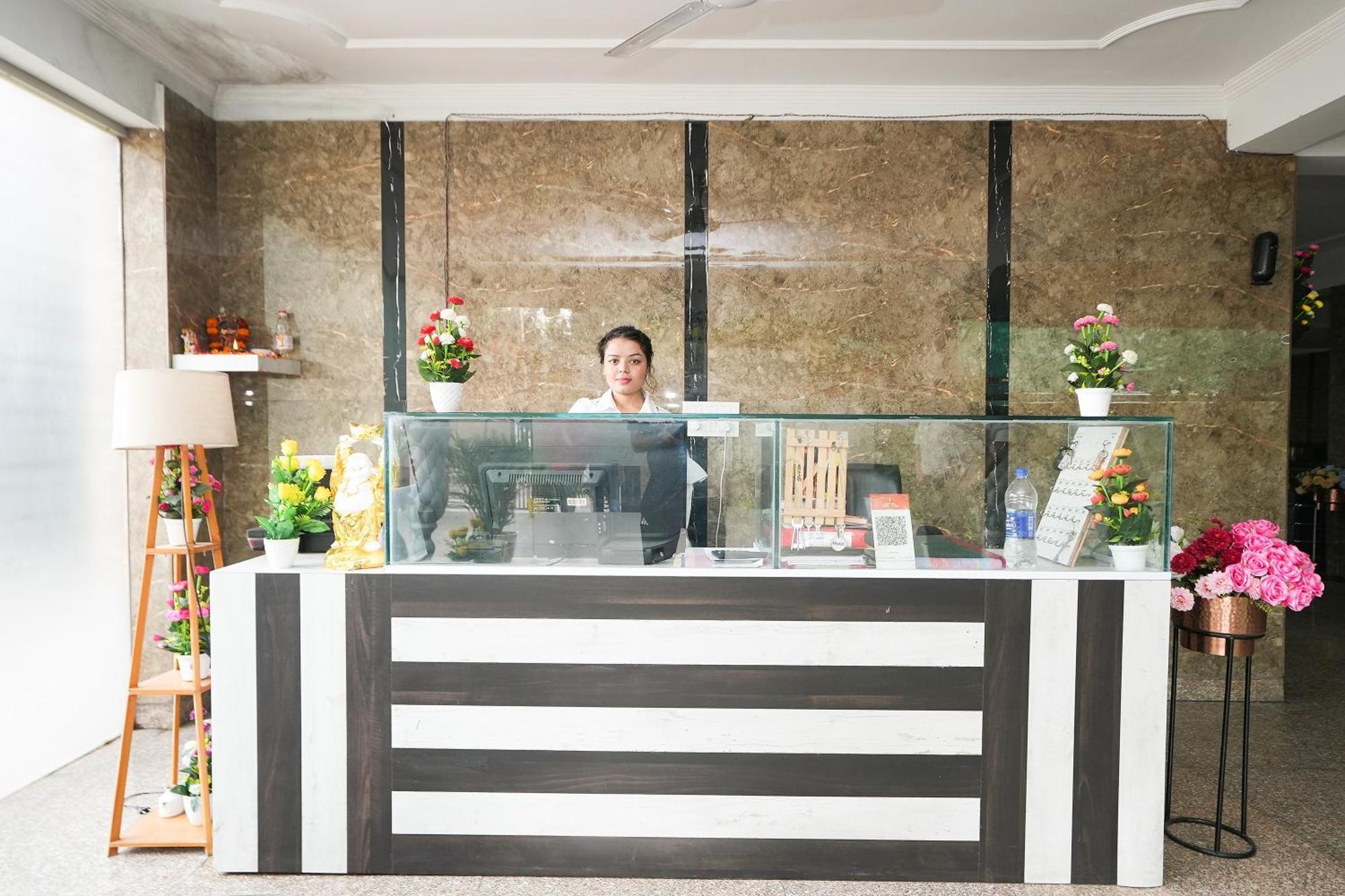 Tanvi Premium Residency Near Artemis Hospital, Gurugram Hotel Gurgaon Buitenkant foto