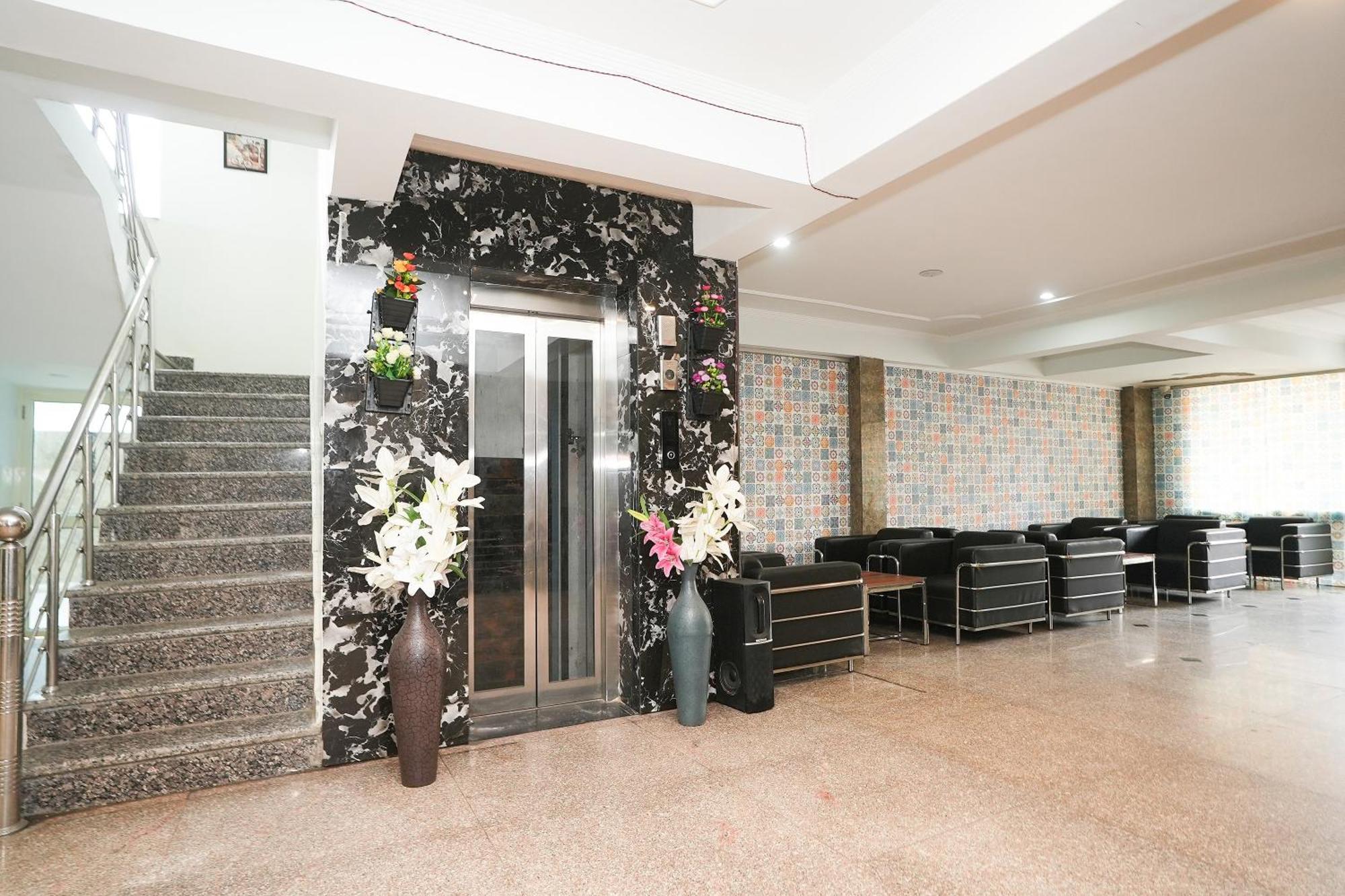 Tanvi Premium Residency Near Artemis Hospital, Gurugram Hotel Gurgaon Buitenkant foto