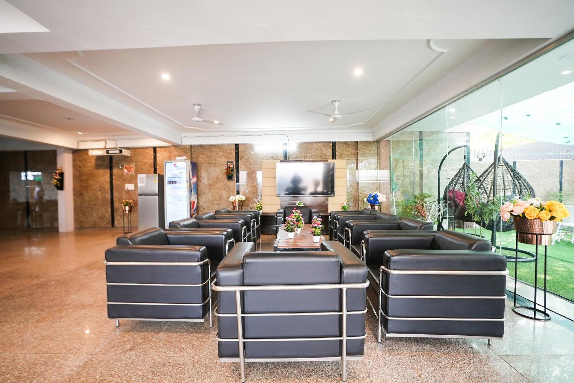 Tanvi Premium Residency Near Artemis Hospital, Gurugram Hotel Gurgaon Buitenkant foto