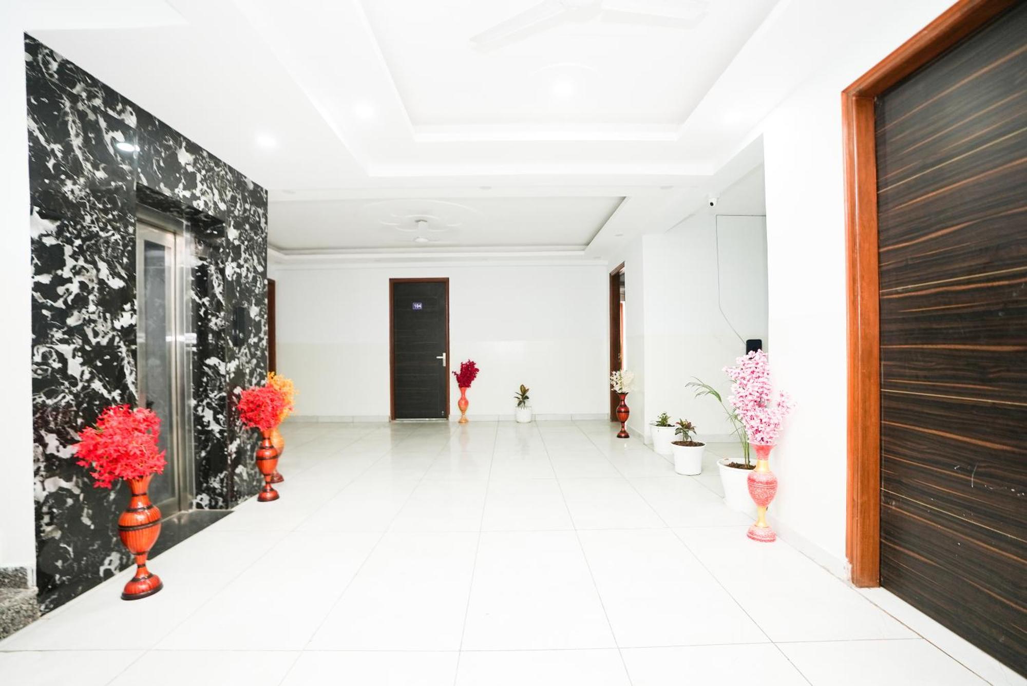 Tanvi Premium Residency Near Artemis Hospital, Gurugram Hotel Gurgaon Buitenkant foto