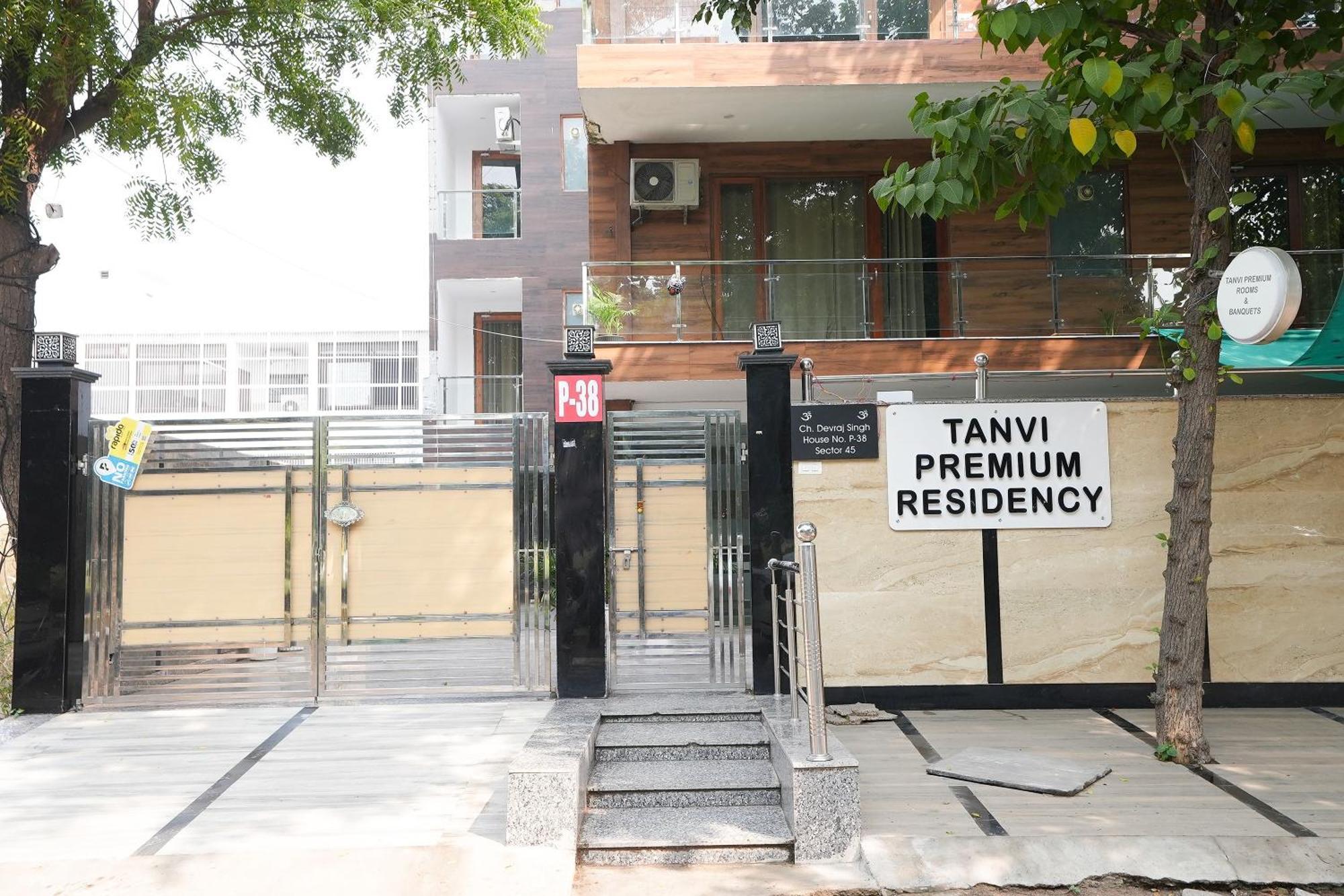 Tanvi Premium Residency Near Artemis Hospital, Gurugram Hotel Gurgaon Buitenkant foto