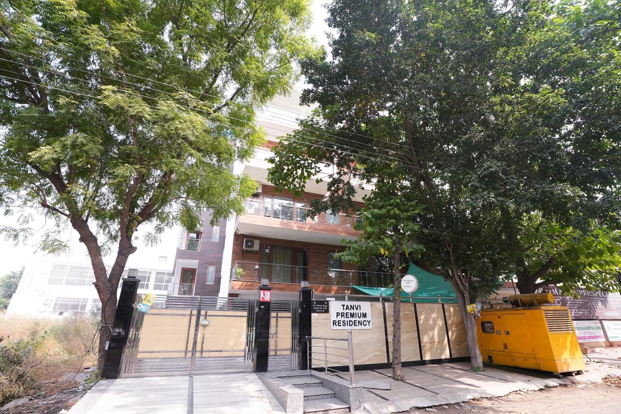 Tanvi Premium Residency Near Artemis Hospital, Gurugram Hotel Gurgaon Buitenkant foto