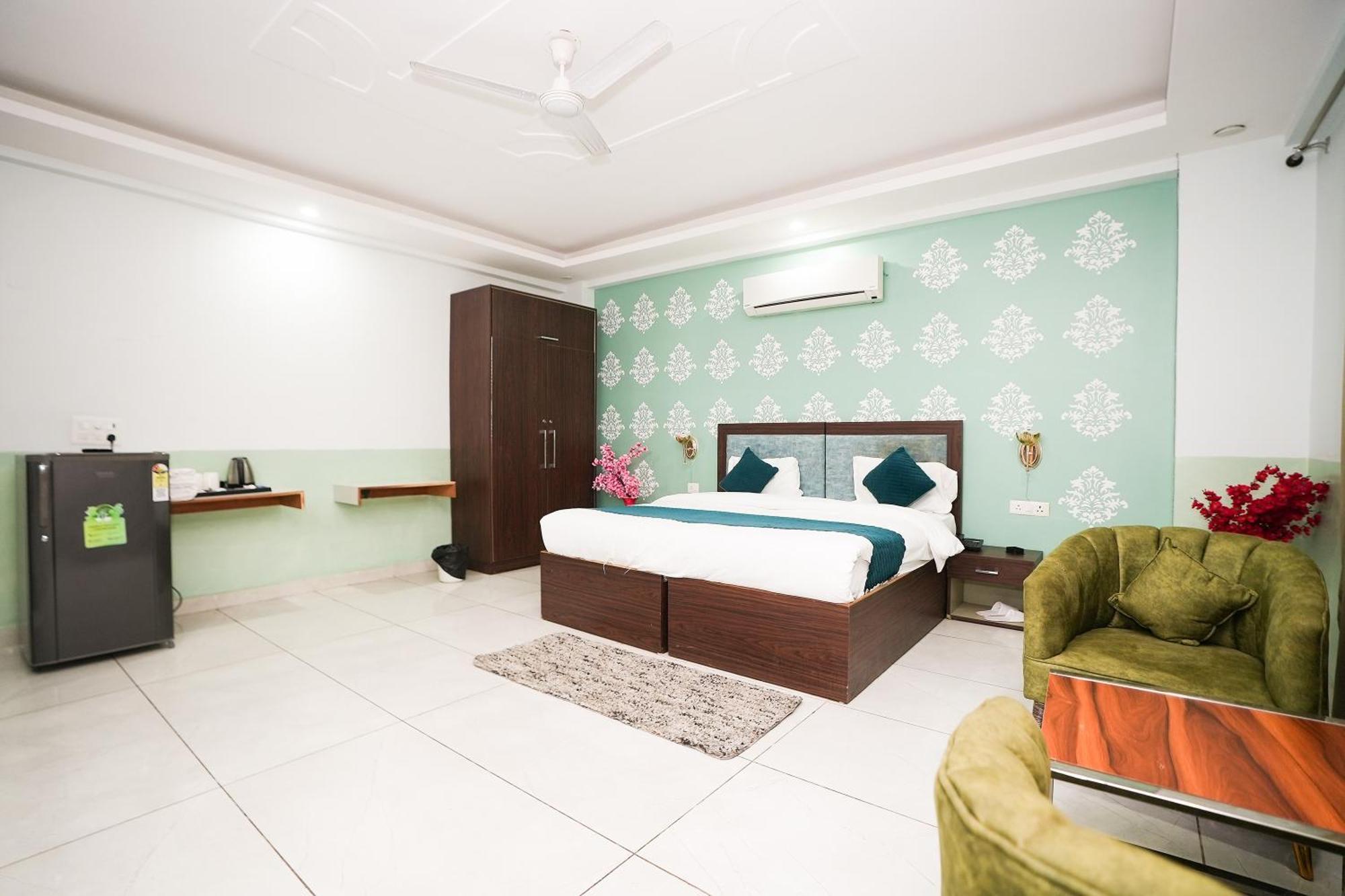 Tanvi Premium Residency Near Artemis Hospital, Gurugram Hotel Gurgaon Buitenkant foto